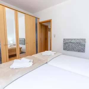  Apartment Lana Kroatien